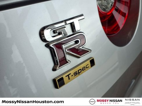 Used 2024 Nissan GT-R w/ Floor Mat Package AWD/4WD image 8