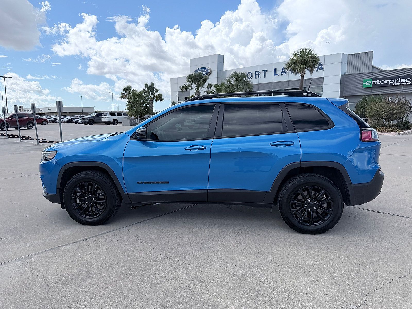 Used 2023 Jeep Cherokee Altitude Lux AWD/4WD image 4