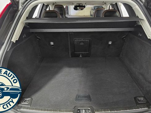 Used 2018 Volvo XC60 T5 Momentum w/ Vision Package AWD/4WD image 33