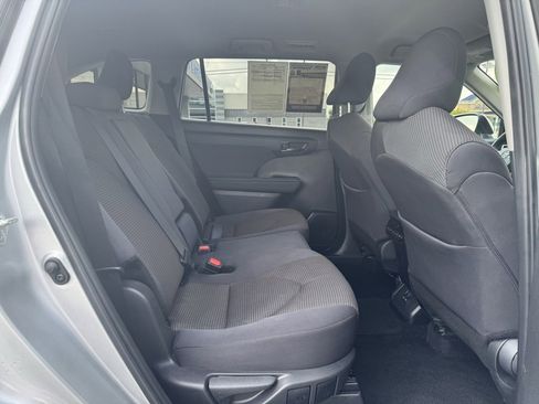 Used 2024 Toyota Highlander LE image 16