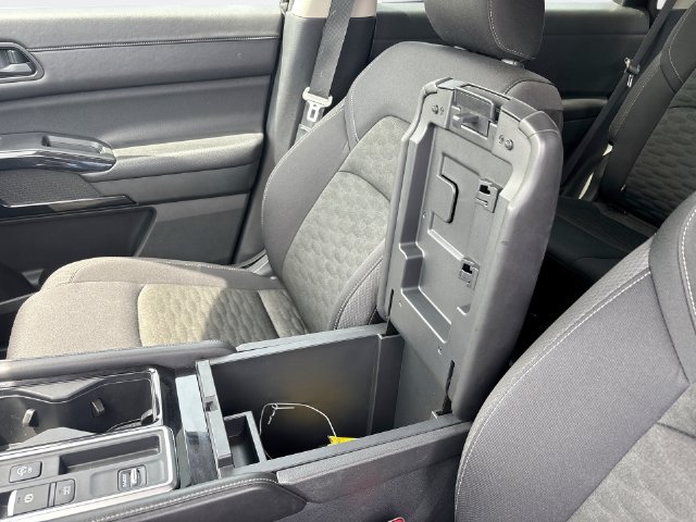 Used 2025 Nissan Pathfinder SV FWD image 20