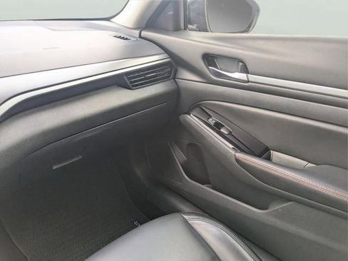 Used 2024 Nissan Altima 2.5 SR FWD image 13