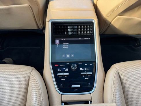 Used 2018 Porsche Panamera RWD image 23