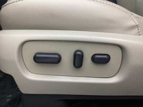 Used 2013 Ford Explorer XLT image 39