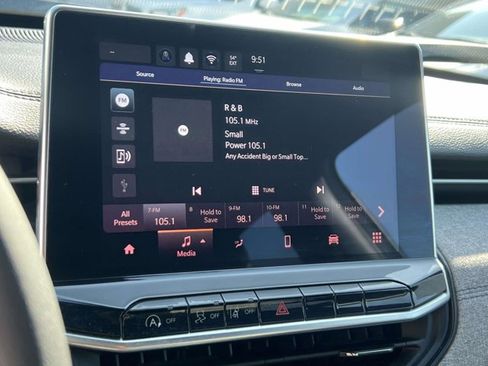 Used 2024 Jeep Compass Latitude image 27