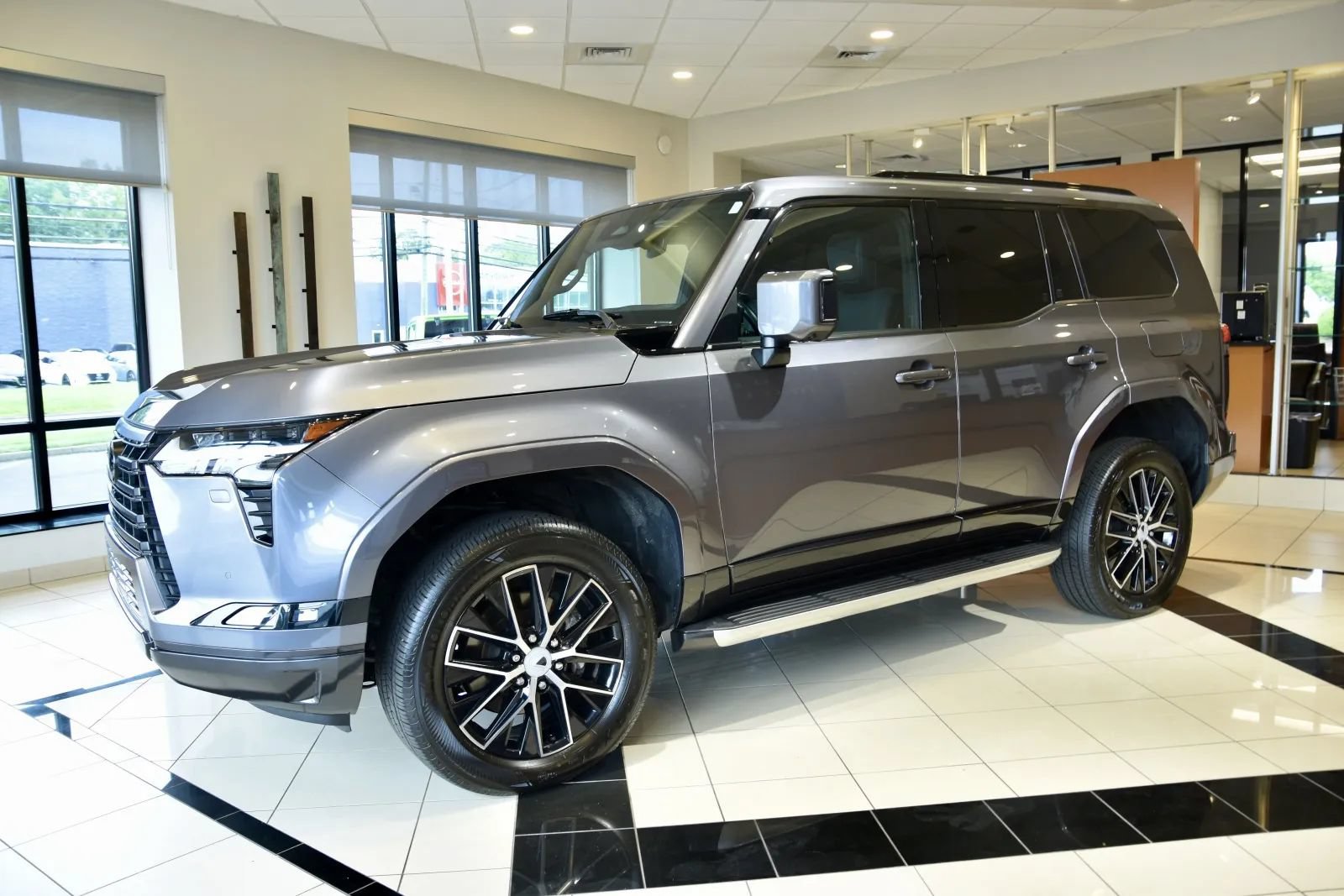 Used 2024 Lexus GX 550 w/ Accessory Package (Z1) AWD/4WD image 3