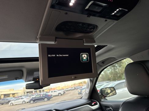 Used 2015 Chevrolet Suburban LT image 17