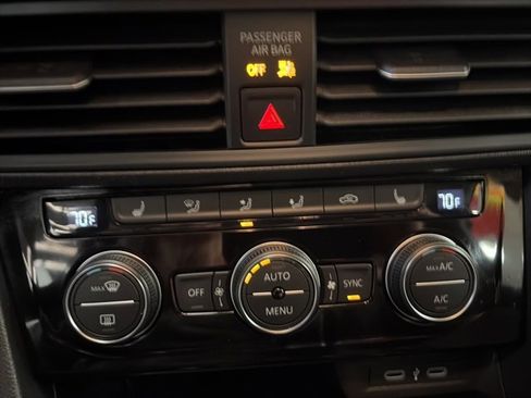 Certified 2024 Volkswagen Jetta SE w/ Panoramic Sunroof Package image 23