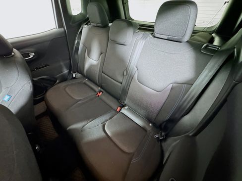 Used 2021 Jeep Renegade Latitude image 22