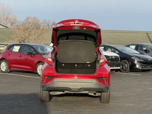 Used 2021 Toyota C-HR XLE image 7