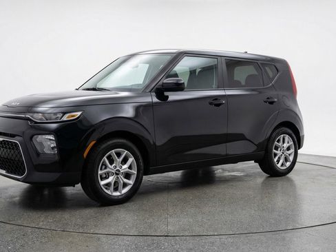 Used 2025 Kia Soul LX w/ LX Technology Package image 3