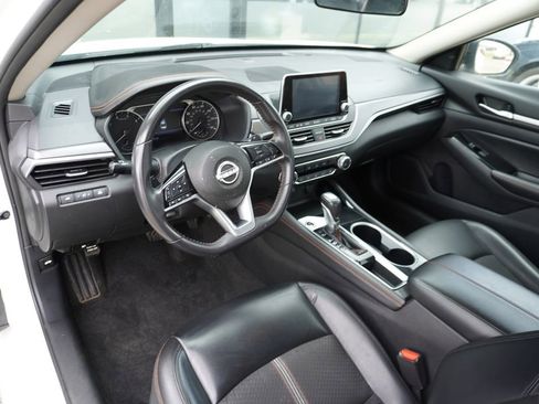 Used 2024 Nissan Altima 2.5 SR FWD image 3