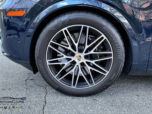 Used 2024 Porsche Cayenne Turbo image 10