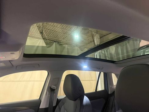 Certified 2025 Volkswagen Tiguan SE w/ Panoramic Sunroof Package image 22