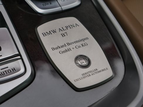 Used 2017 BMW ALPINA B7 xDrive AWD/4WD image 19