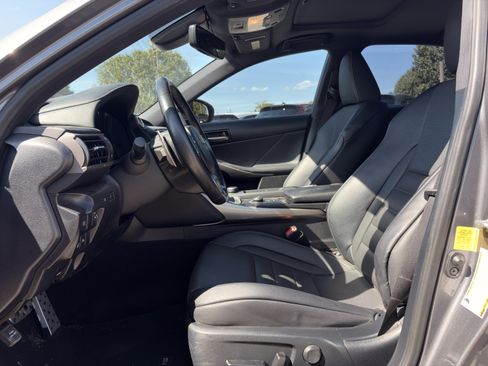 Used 2019 Lexus IS 300 RWD image 5
