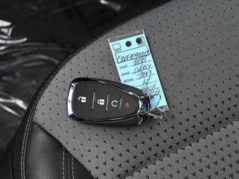 Used 2025 Chevrolet Trax LT FWD image 17