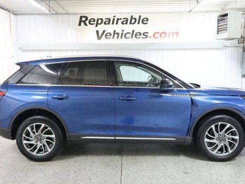 Used 2021 Lincoln Corsair AWD w/ Equipment Group 101A image 4