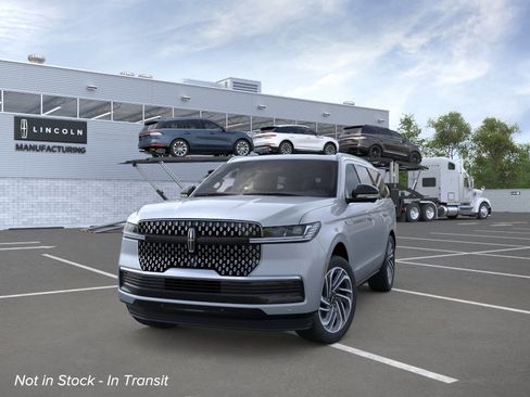 New 2026 Lincoln Navigator Reserve AWD/4WD image 2
