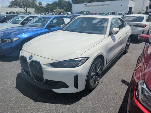 Certified 2023 BMW i4 eDrive35 RWD image 3