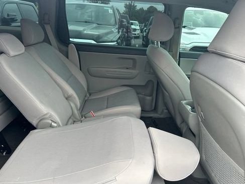 Used 2019 Kia Sedona LX FWD image 8