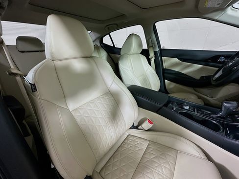 Used 2021 Nissan Maxima Platinum image 28