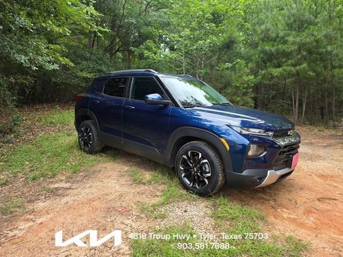 Used 2022 Chevrolet TrailBlazer LT FWD image 1