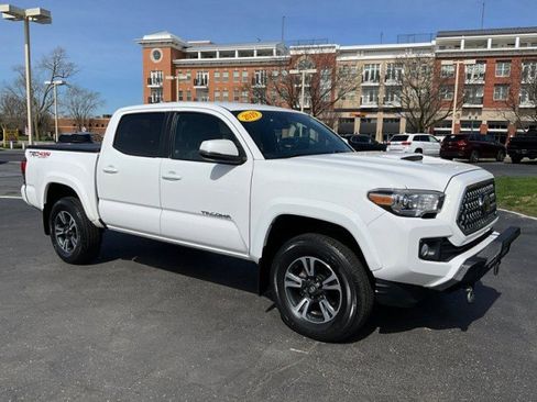 Used 2019 Toyota Tacoma TRD Sport AWD/4WD image 34