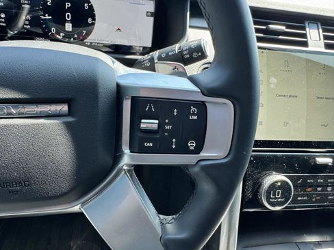 Used 2024 Land Rover Discovery Dynamic SE image 12