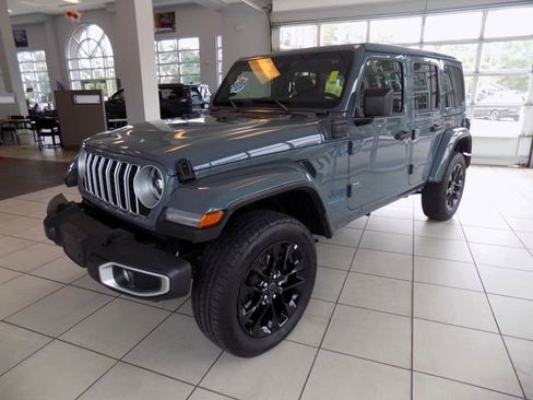 Certified 2025 Jeep Wrangler Unlimited Sahara w/ Safety Group AWD/4WD image 3