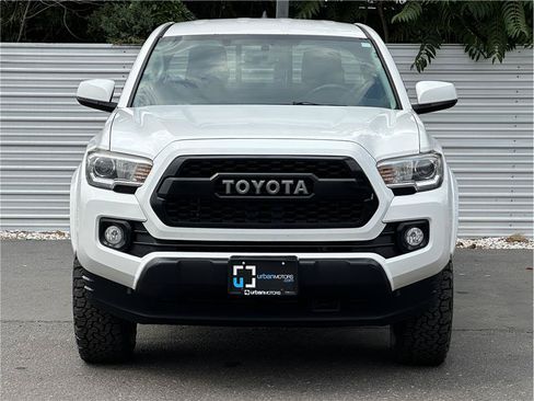 Used 2017 Toyota Tacoma SR5 w/ Tow Package AWD/4WD image 7