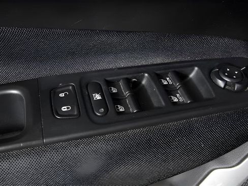 Used 2018 Jeep Renegade Latitude w/ Safety & Security Group AWD/4WD image 13