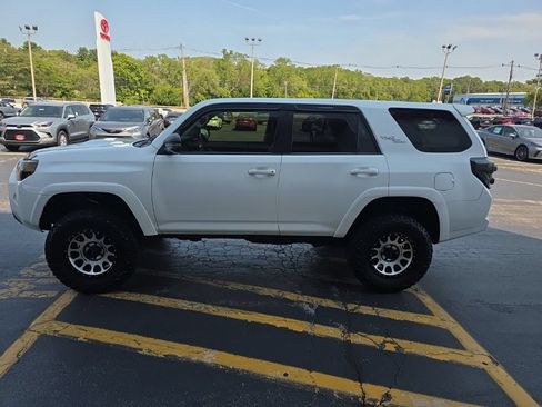 Used 2021 Toyota 4Runner TRD Off-Road Premium w/ Moonroof Package AWD/4WD image 8
