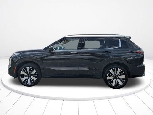 Used 2025 Mitsubishi Outlander AWD image 6