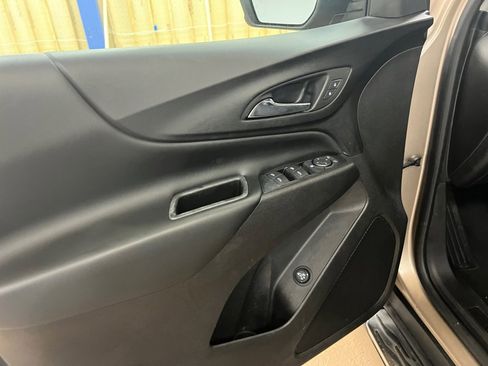Used 2018 Chevrolet Equinox LT image 36