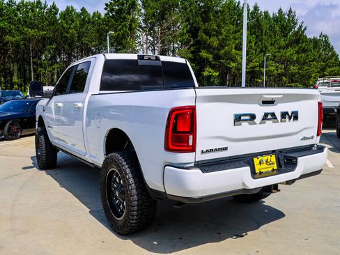 Used 2025 RAM 2500 Laramie AWD/4WD image 5