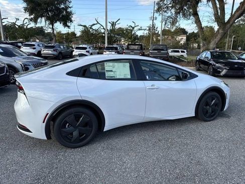 New 2026 Toyota Prius LE FWD image 2