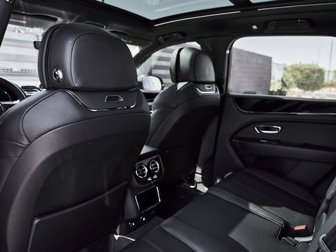 Used 2022 Bentley Bentayga AWD/4WD image 37