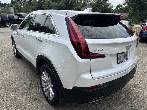 Used 2019 Cadillac XT4 Luxury w/ Cold Weather Package FWD image 4