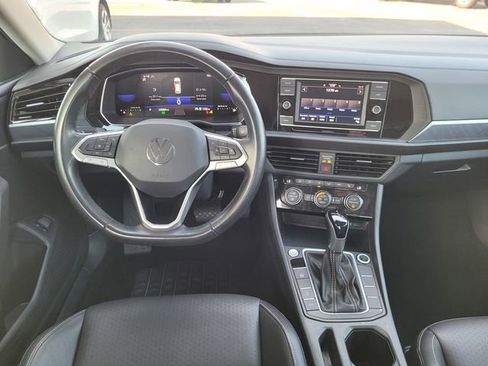 Used 2024 Volkswagen Jetta SE FWD image 7