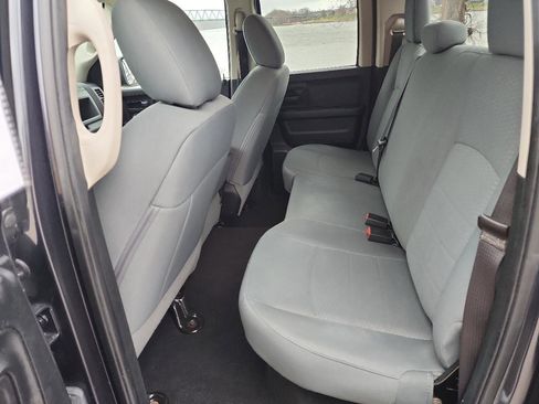 Used 2018 RAM 1500 ST w/ SXT Appearance Group AWD/4WD image 10