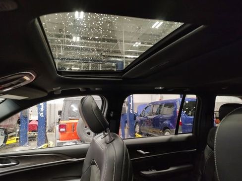 New 2026 Jeep Grand Cherokee Laredo image 14