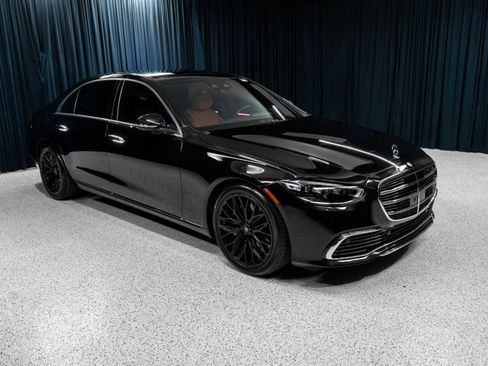 Used 2023 Mercedes-Benz S 580 4MATIC Sedan image 3