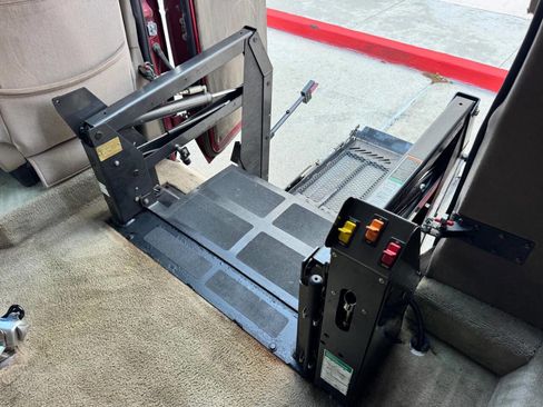 Used 1999 Ford E-250 and Econoline 250 image 21