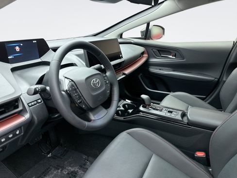 Used 2025 Toyota Prius Plug-In Hybrid FWD image 10