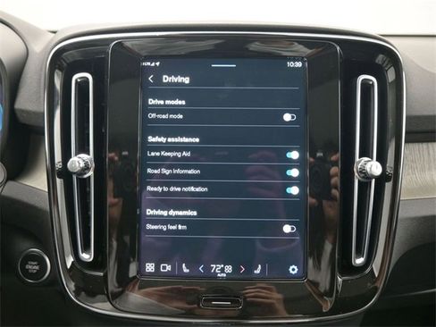 Used 2024 Volvo XC40 B5 Plus image 16