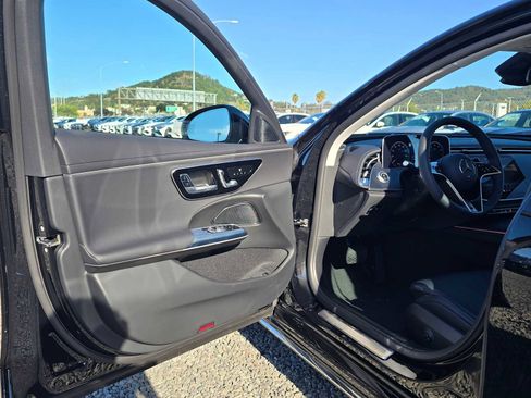Used 2025 Mercedes-Benz E 350 Sedan image 21