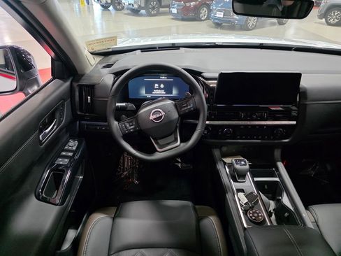 New 2026 Nissan Pathfinder Platinum image 16