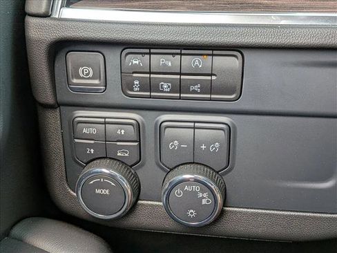 Used 2025 Chevrolet Tahoe LT AWD/4WD image 15