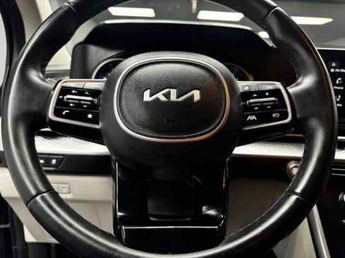 Used 2024 Kia Carnival LX FWD image 22